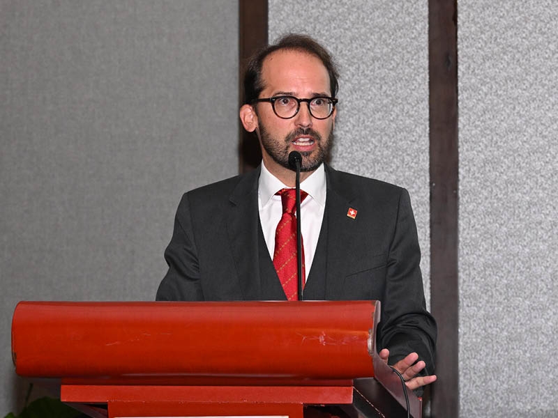 Oman, Switzerland discuss cooperation in clean energy