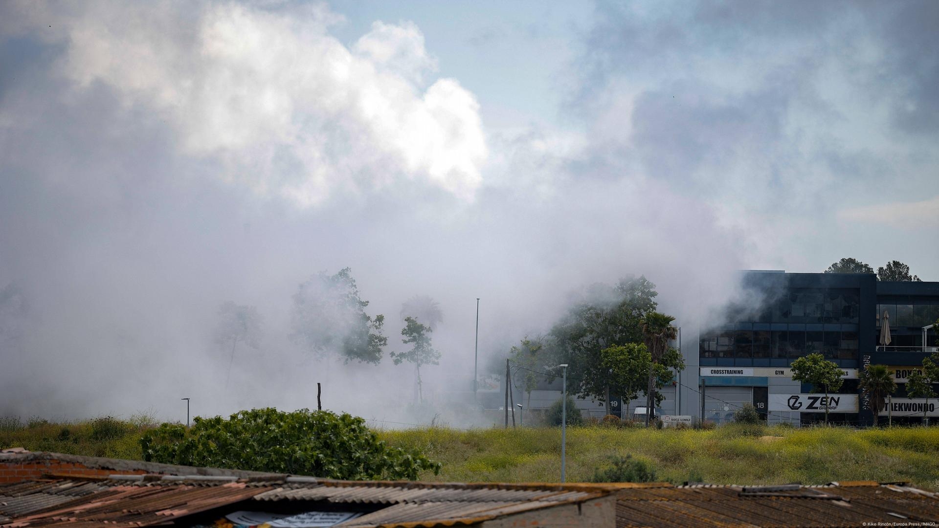 Spain: Curbs lifted after toxic smoke confined thousands