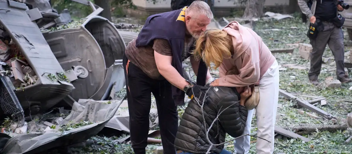 Ukraine: 15 killed in wave of Russian strikes