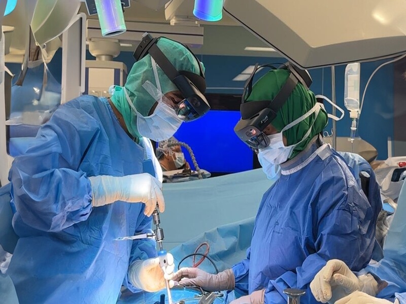 SQUH pioneers three cutting-edge spine surgery procedures