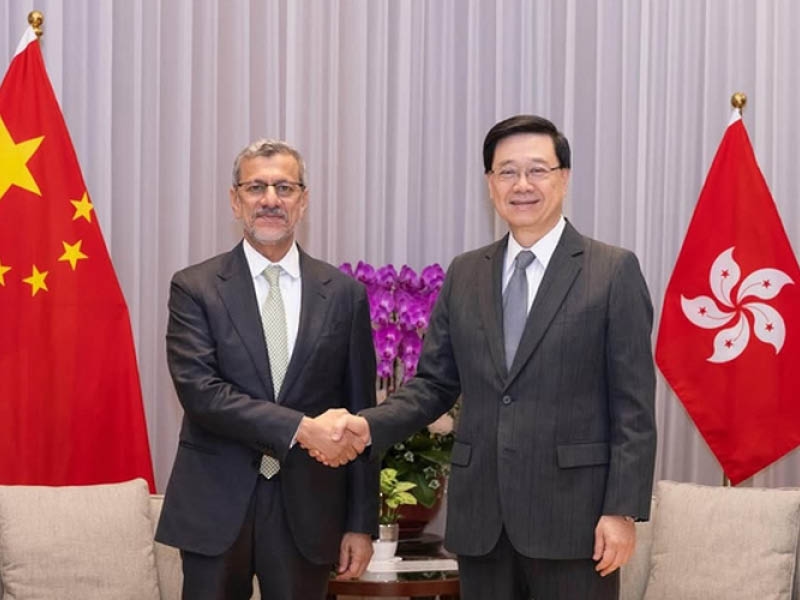 OIA chief, Hong Kong CE discuss investment cooperation