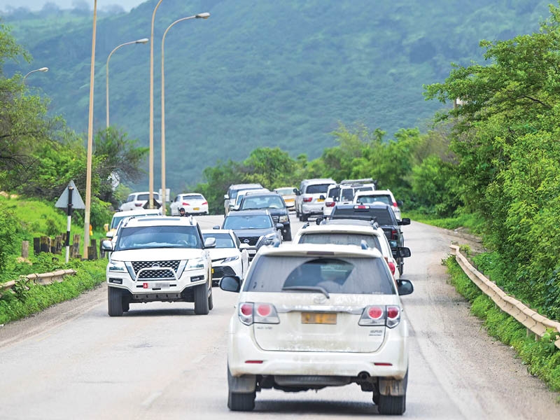 Traffic tests khareef visitors, but Dhofar keeps moving