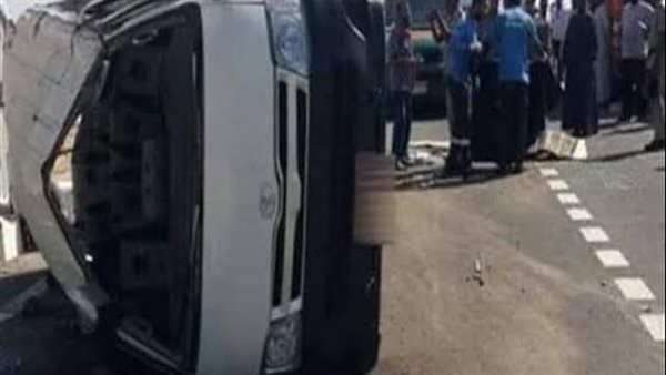 إصابة 11 شخصًا في حادث انقلاب ميكروباص أعلى الطريق الدائري بالمنيب