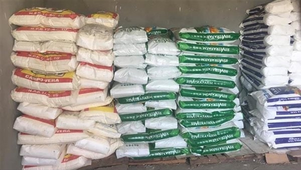 ضبط 5.5 طن أسمدة زراعية مدعمة قبل بيعها بالسوق السوداء في أرمنت بالأقصر