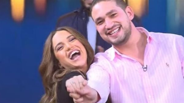 «كبرنا معًا واليوم هو حبيبي».. رنا رئيس تبعث رسالة حب لزوجها