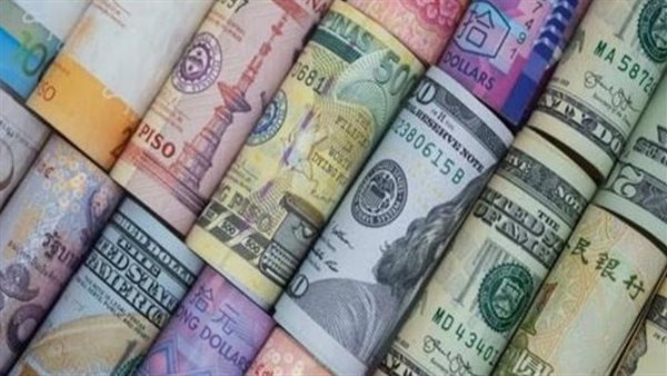 الدولار يرتفع من أدنى مستوى مقابل اليورو والجنيه الإسترليني