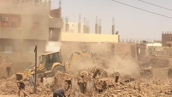 إزالة أجزاء من 6 عقارات آيلة للسقوط بالإسكندرية
