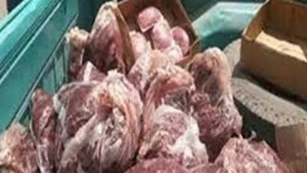 ضبط كميات من اللحوم والملح والجبنة الفاسدة وألعاب نارية بكفر الشيخ