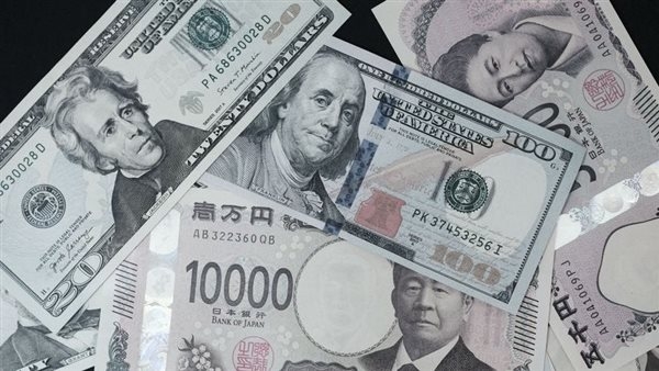 الدولار الأمريكي يرتفع من أدنى مستوى له في 3 سنوات