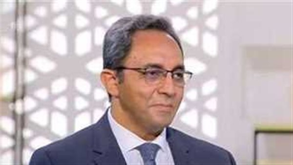 محافظ قنا يبحث شكاوى المواطنين.. ويؤكد أن تلبية احتياجاتهم على رأس الأولويات