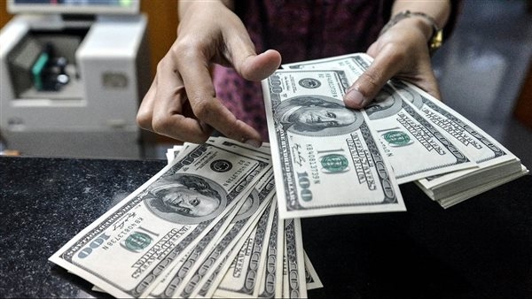 انخفاض جديد في سعر الدولار أمام الجنيه.. تعرف على الأسعار في البنوك