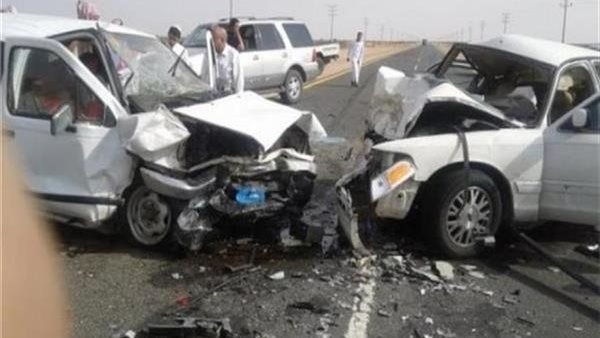 إصابة 6 أشخاص في حادث تصادم مروع بين 4 سيارات بطريق السويس