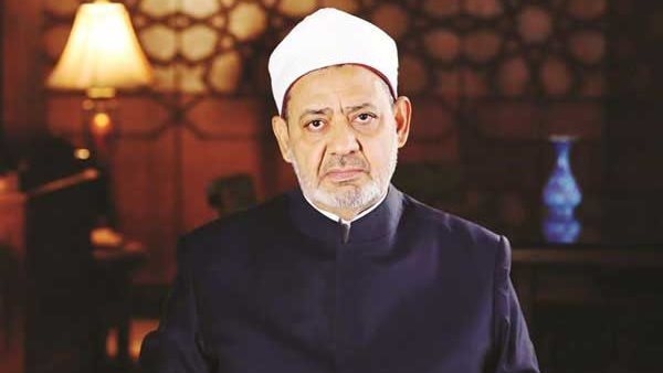 شيخ الأزهر يعزي المستشار عدلي منصور في وفاة شقيقه