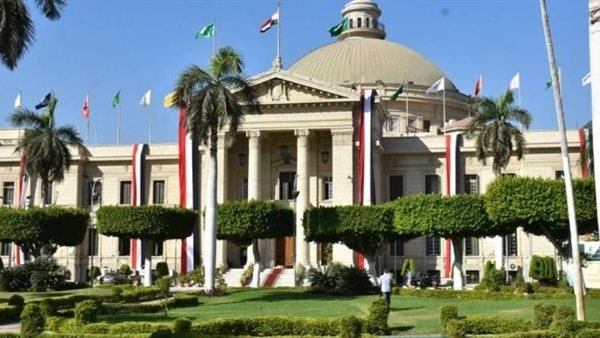 جامعة القاهرة تستعرض استعدادات بدء الدراسة بجامعتها الأهلية وتعتمد قرارات جديدة لدعم التعليم
