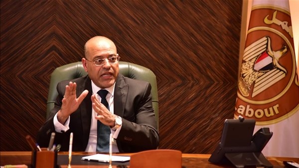 «لـ 1098 عاملًا غير منتظم».. وزير العمل يعتمد صرف مليون و 594 ألف جنيه رعاية اجتماعية وصحية