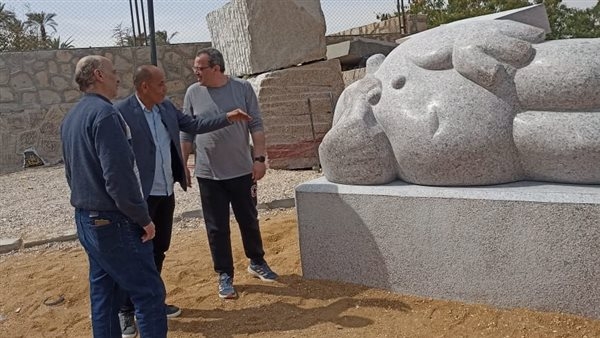 فنانو سيمبوزيوم أسوان يعيدوا امجاد الفراعنة