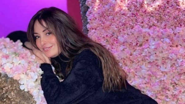 نرمين الفقي تتألق في صورة جديدة بالملابس السوداء وتلفت الأنظار بعد خسارة وزنها
