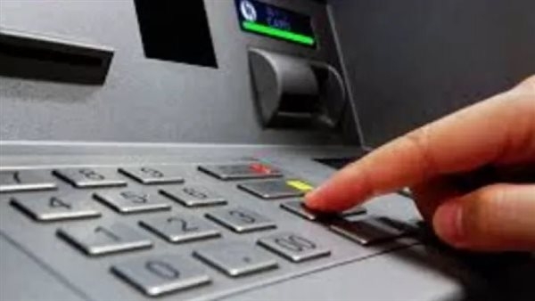 السحب والإيداع أبرزها.. 11 خدمة بنكية متاحة للمواطنين خلال إجازة العيد عن طريق ماكينات الـ ATM
