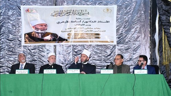 وزير الأوقاف يفتتح الملتقى الفكري بساحة مسجد الإمام الحسين