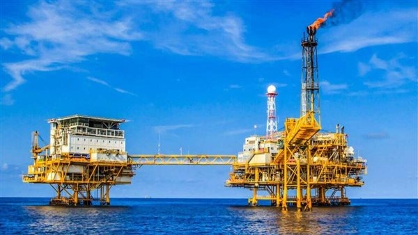 «البترول» تبحث مع شركات أمريكية جلب غاز حقول شرق المتوسط لإسالته بمصر