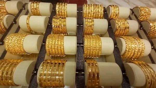 انخفاض أسعار الذهب وسط ارتفاع «العملة الخضراء» والأوقية تسجل 3300 دولار