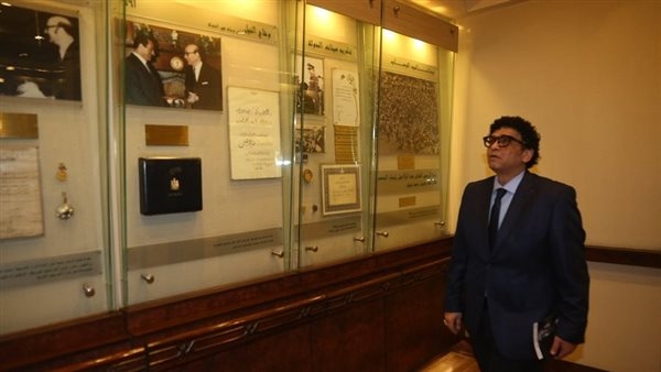 علاء عبدالسلام رئيس الأوبرا يتلقى عزاء والده بمسجد الشرطة بصلاح سالم اليوم