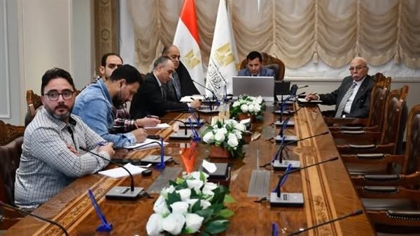 وزير الشباب والرياضة يبحث مع اتحاد الإسكواش واللاعبين خطط التطوير ودعم الأبطال
