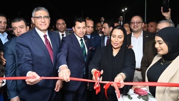 إنجاز جديد وللمرة الأولى.. وزير الشباب والرياضة يتسلم شهادة الأيزو لمركز التنمية الشبابية بالشيخ زايد
