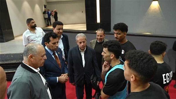 وزير الرياضة يوضح تفاصيل لقائه مع زيزو في معسكر منتخب مصر.. هل بسبب الزمالك؟