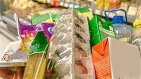 الأمريكيون يخزنون السلع الأساسية بسبب تعريفات ترامب الجديدة