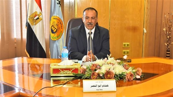 محافظ أسيوط يوجه بمتابعة الخدمات المقدمة وتذليل العقبات أمام تطوير مشروعات النقل النهري