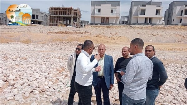 نائب رئيس هيئة المجتمعات يتفقد المشروعات الجاري تنفيذها بالقرى السياحية
