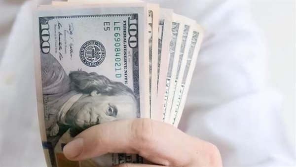 انخفاض ملحوظ في سعر الدولار بنهاية تعاملات اليوم.. آخر تحديث بيعاً وشراءً