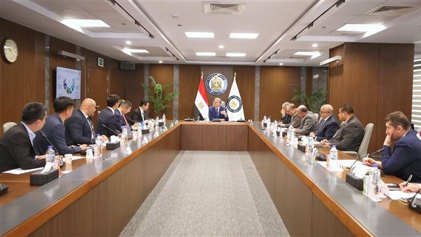 وزير البترول يبحث مع مسئولي شركة «هواوي» التعاون في الطاقات النظيفة