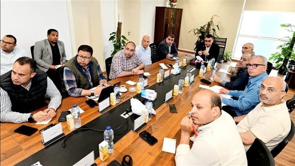 وزير الإسكان يوجه بتقارير أسبوعية وتسريع تسليم الوحدات بالعلمين الجديدة