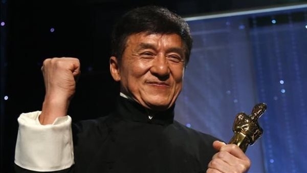 جاكي شان يتسلم جائزة «النمر الفخري» عن مسيرته في مهرجان لوكارنو السينمائي
