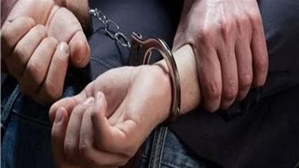 ضبط 4 لصوص استدرجوا عربى الجنسية واستولوا على 38 ألف دولار في أكتوبر