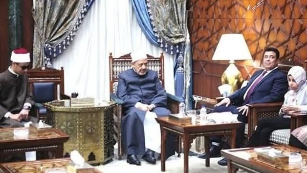 شيخ الأزهر يستقبل الطالب محمد أحمد حسن ويوجه بإلحاقه بأحد معاهد اللغات