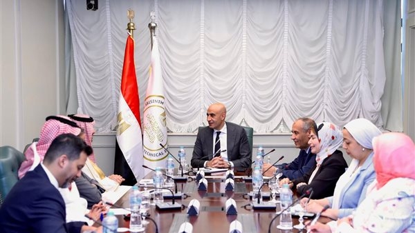 وزير التعليم يستعرض آفاق التعاون التعليمي مع مكتب التربية العربي لدول الخليج
