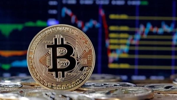 بتكوين تتجاوز 100 ألف دولار لأول مرة منذ فبراير بدعم من تطورات تجارية