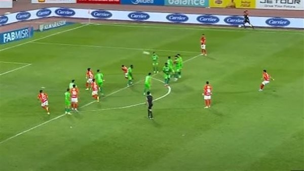 وسام أبو علي يسجل الهدف الثالث في مرمى المصري ويعزز تقدم الأهلي 3-1