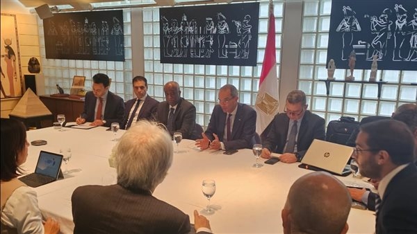وزير الاتصالات يبحث مع كبرى الشركات اليابانية جذب استثمارات إلى السوق المصرية