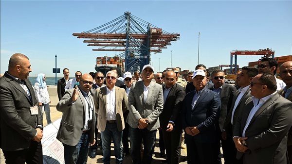 في مستهل جولته بشرق بورسعيد.. رئيس الوزراء يتفقد محطة قناة السويس للحاويات بميناء شرق بورسعيد