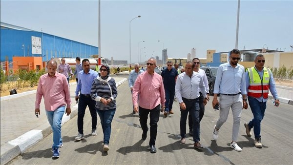 مسئولو وزارة الإسكان يتفقدون مشروعات مدينة السويس الجديدة