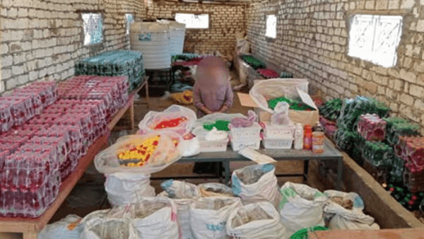 ضبط مصنع لإنتاج المياه الغازية من مواد مجهولة المصدر في بني سويف