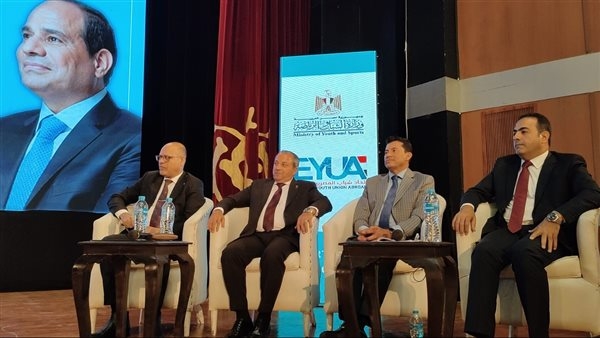 وزير العمل : السيسي جعل لنا كرامة.. واتحاد الشباب : يعمل بشرف  في زمن عز فيه الشرف