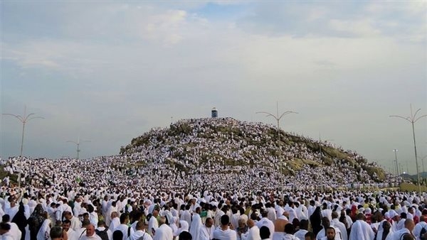 ما حكم صيام الأيام الثمانية الأولى من ذي الحجة ويوم وقفة عرفات؟
