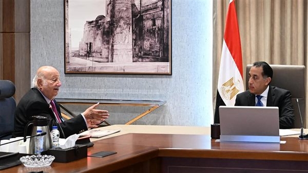 رئيس الوزراء يستعرض مقترحاً للاستغلال الأمثل سياحياً لمسار العائلة المقدسة