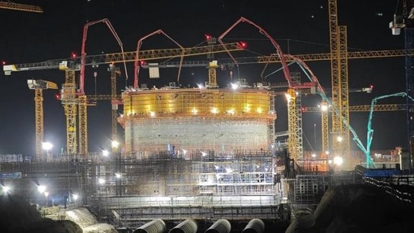 إنجاز جديد للضبعة النووية.. صب المستوى الثاني لوعاء الاحتواء قبل الموعد
