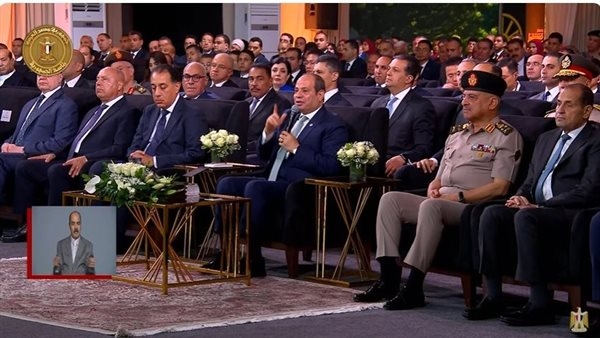 الرئيس السيسى: توصيل الكهرباء لـ 2.2 مليون فدان يتكلف عشرات المليارات